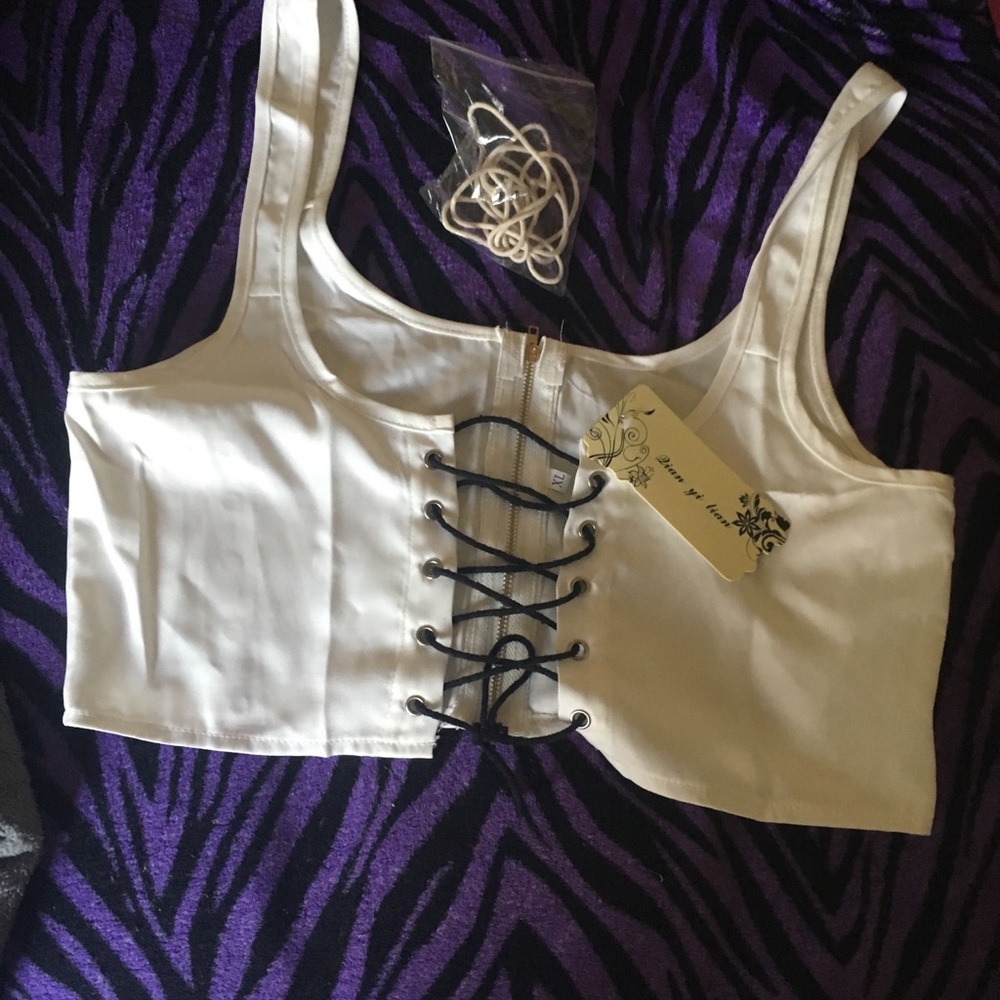 Laced corset belt.